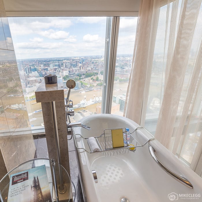 Bathtub with a view in the Premier Shard Suite