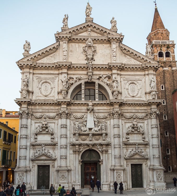 Architecture details on the Chiesa di San Moisè