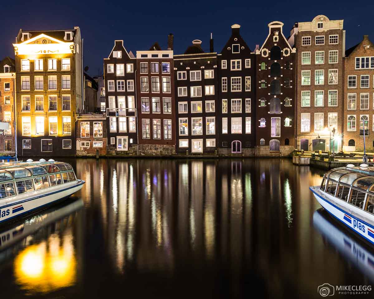 Amsterdam Damrak at night