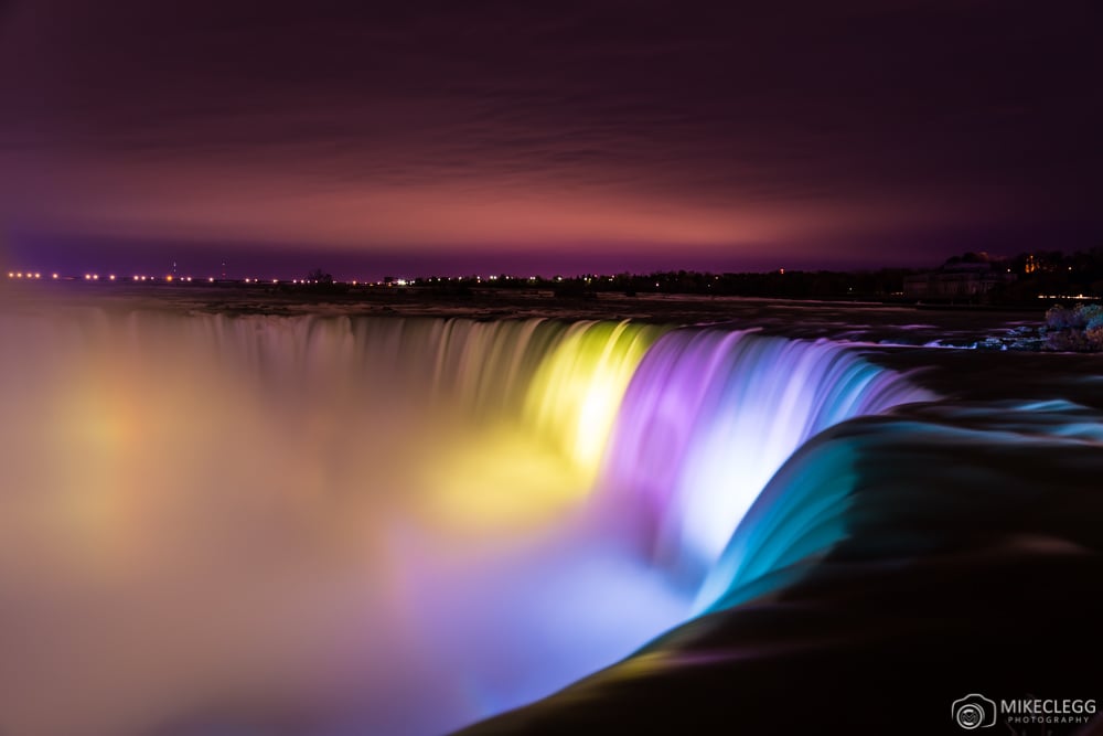 Horseshoe Falls at night