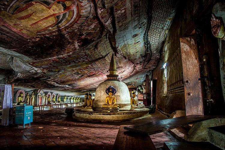 Dambulla Caves in Sri Lanka - Danflyingsolo