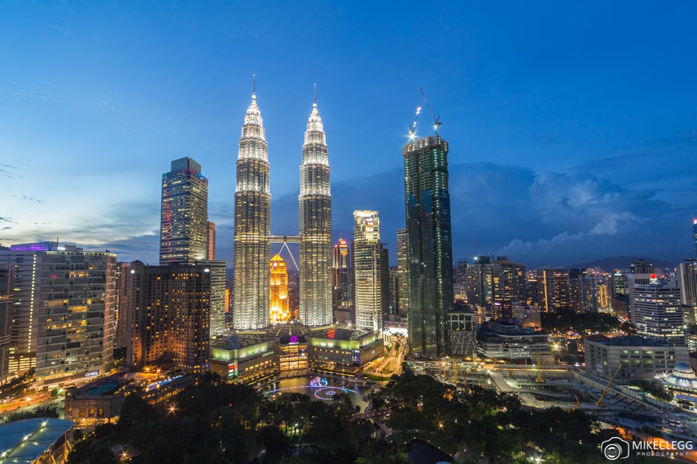 Skyline de Kuala Lumpur vers les tours Petronas de nuit