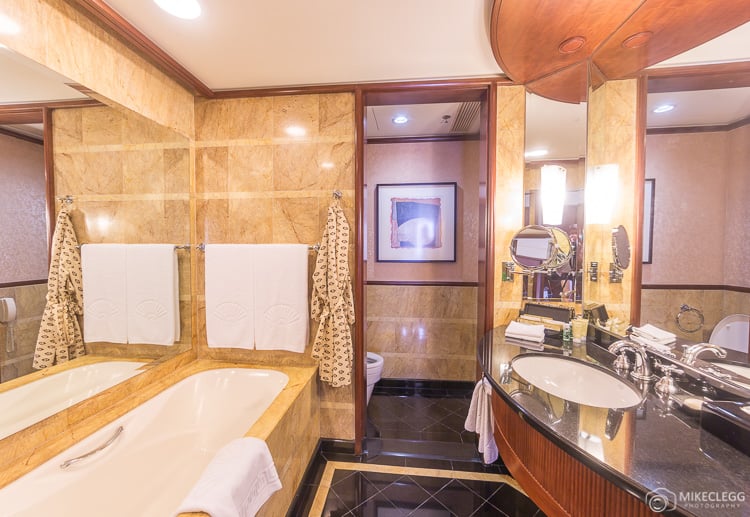 Mandarin Oriental - Club Deluxe - Bathroom
