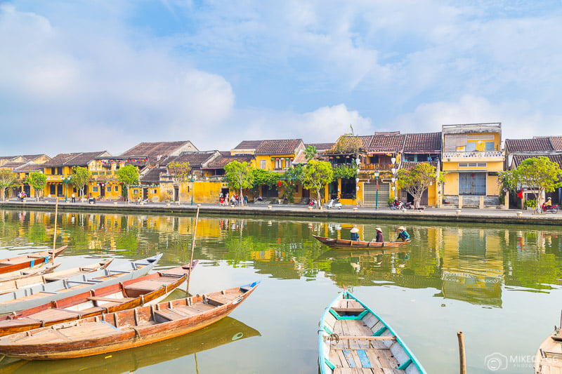 Boats, buildings and locals in Hoi An