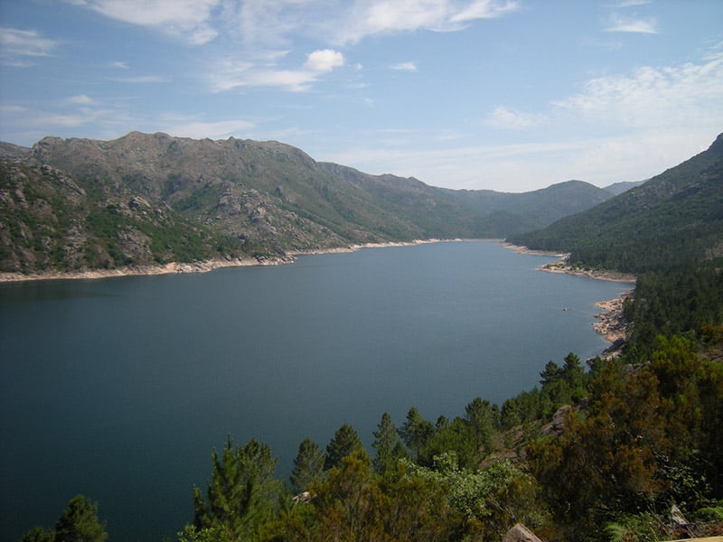 Lake of Vilarinho da Furna - image via Flickr - by José Antonio Gil Martínez - CC license