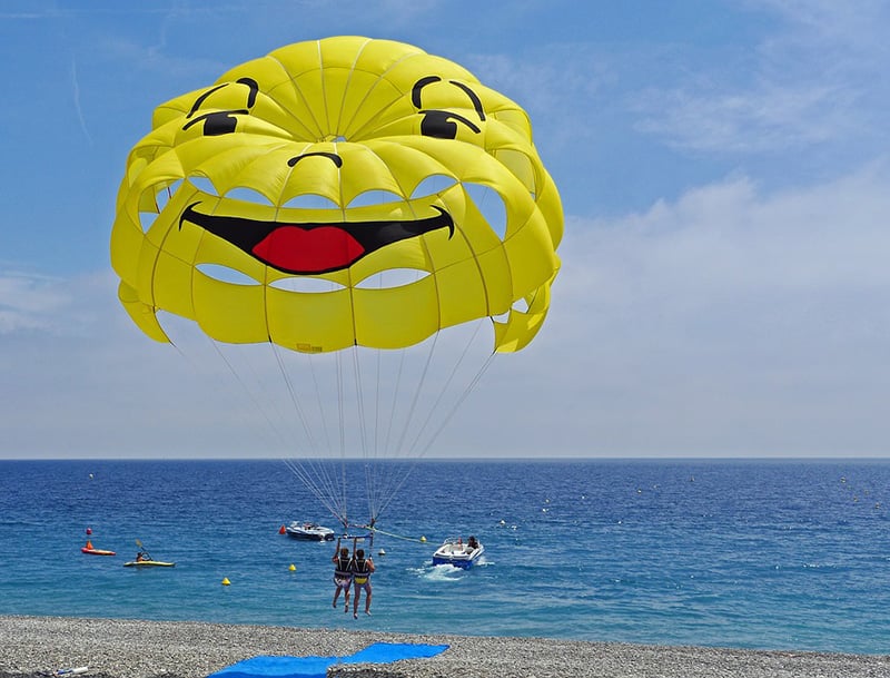 Parasailing - image via Pixabay