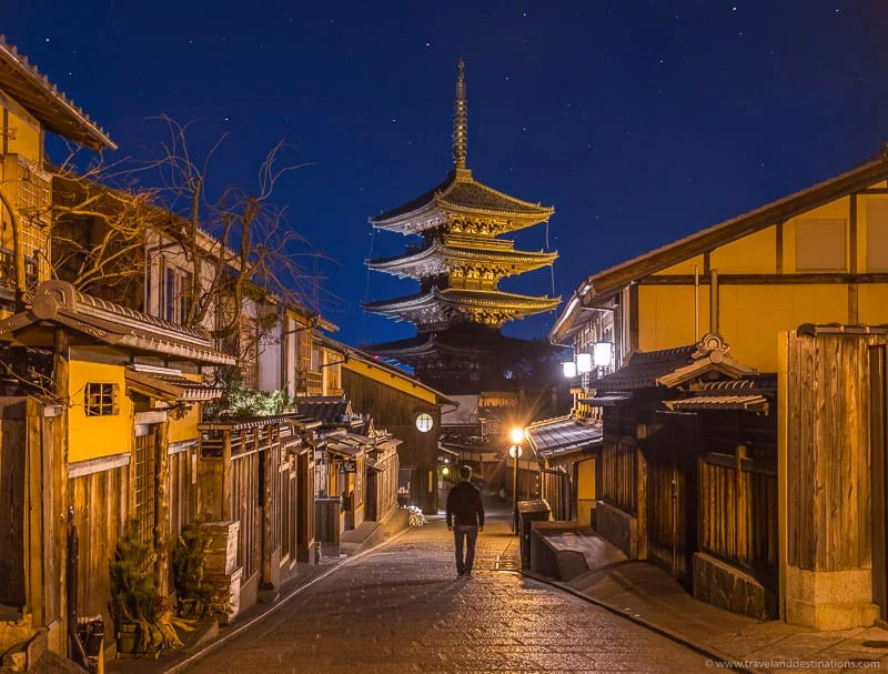 Hokanji-Temple-(Yasaka-no-Tou)-in-Kyoto,-night