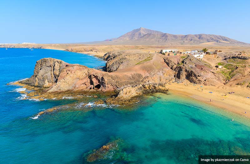 Turquoise ocean water on Papagayo beach, Lanzarote