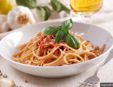 Spaghetti with tomato sauce