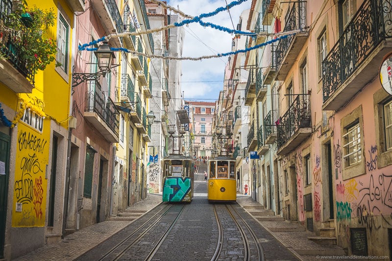 Elevador da Bica - both funiculars