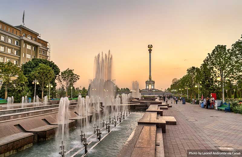 Fountain and Independence Monument in Dushanbe