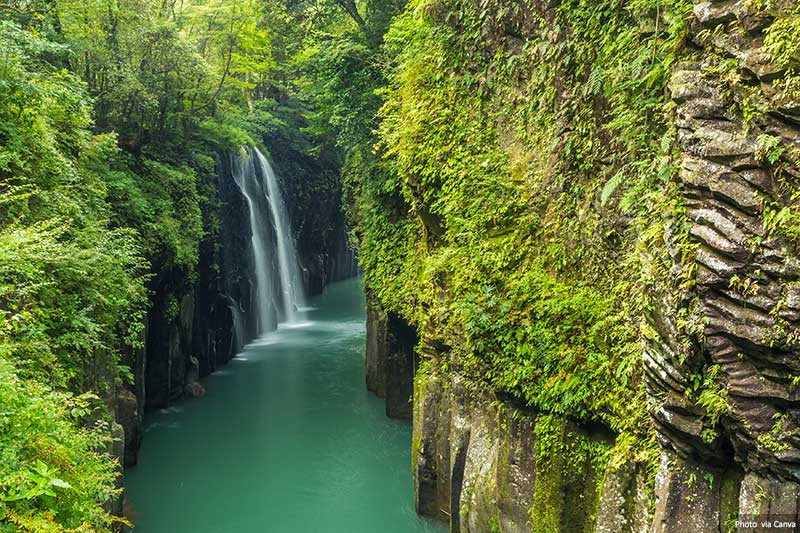 Takachiho gorge and waterfall in Miyazaki, Kyushu