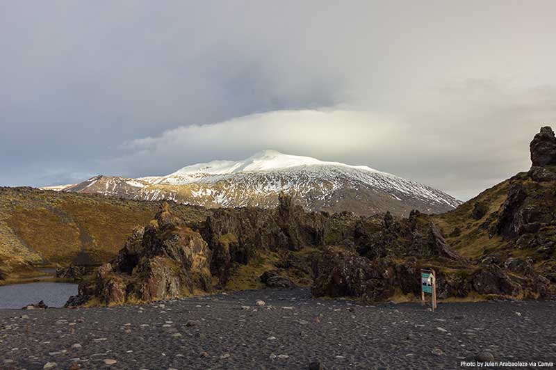 Djúpalónssandur beach with Snæfellsjökull in the background