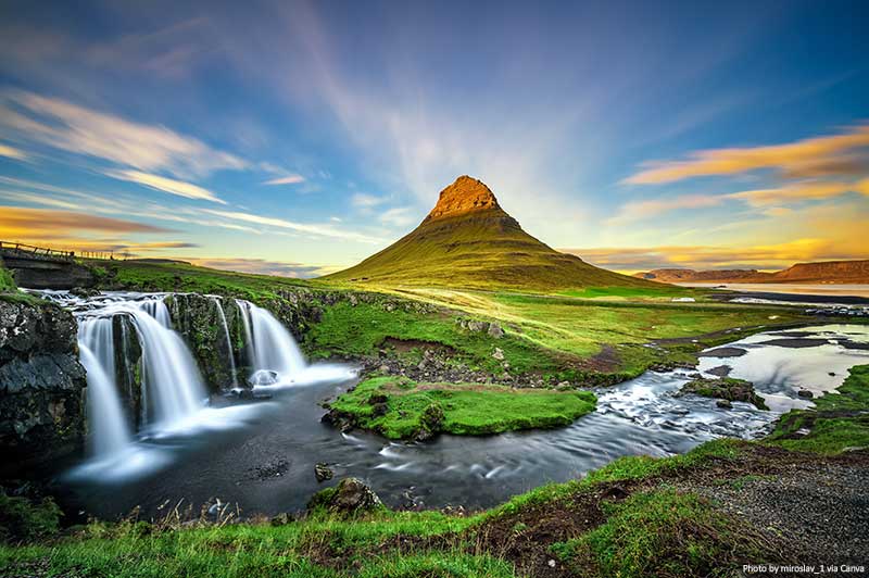 Kirkjufellsfoss Waterfall et Kirkjufell mountain en Islande