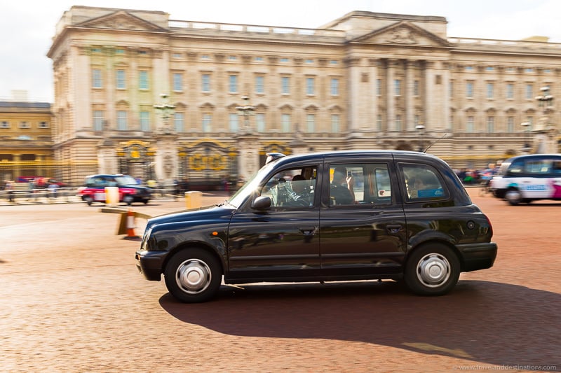 Black Cab in London and Buckingham Palace