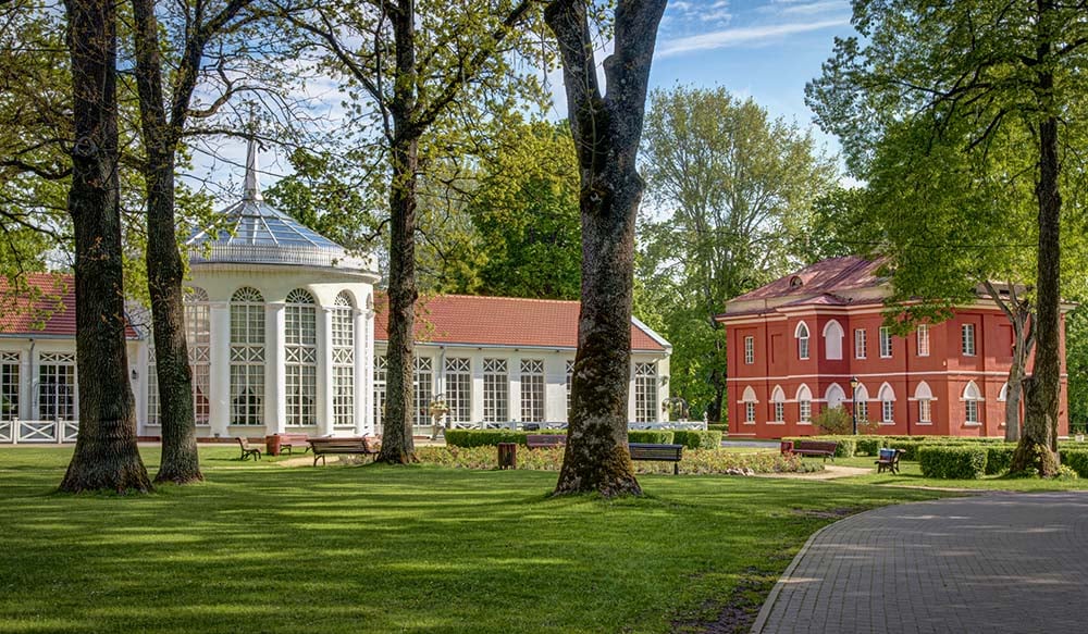 Raudondvaris Manor