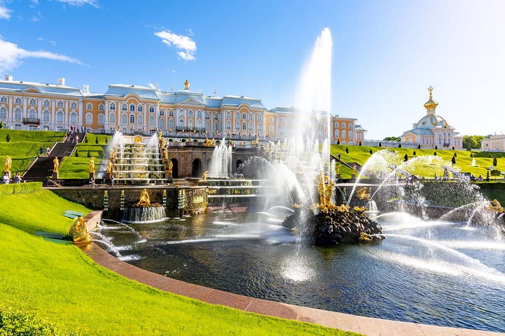 Peterhof Palace and Samson fountain, St. Petersburg