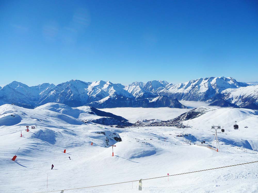 Mountains and pistes in Alpe d'Huez